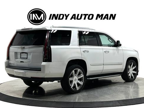 Used 2017 Cadillac Escalade Luxury AWD/4WD image 4
