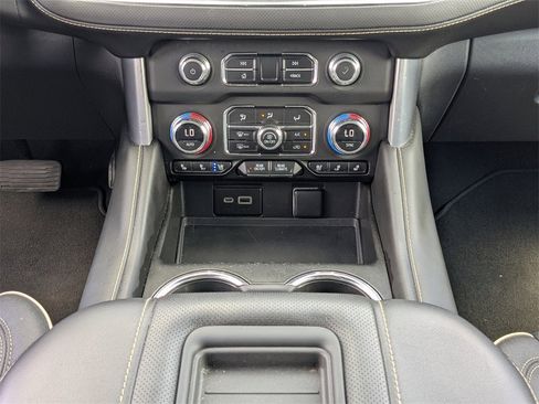 Used 2023 GMC Yukon SLT image 19