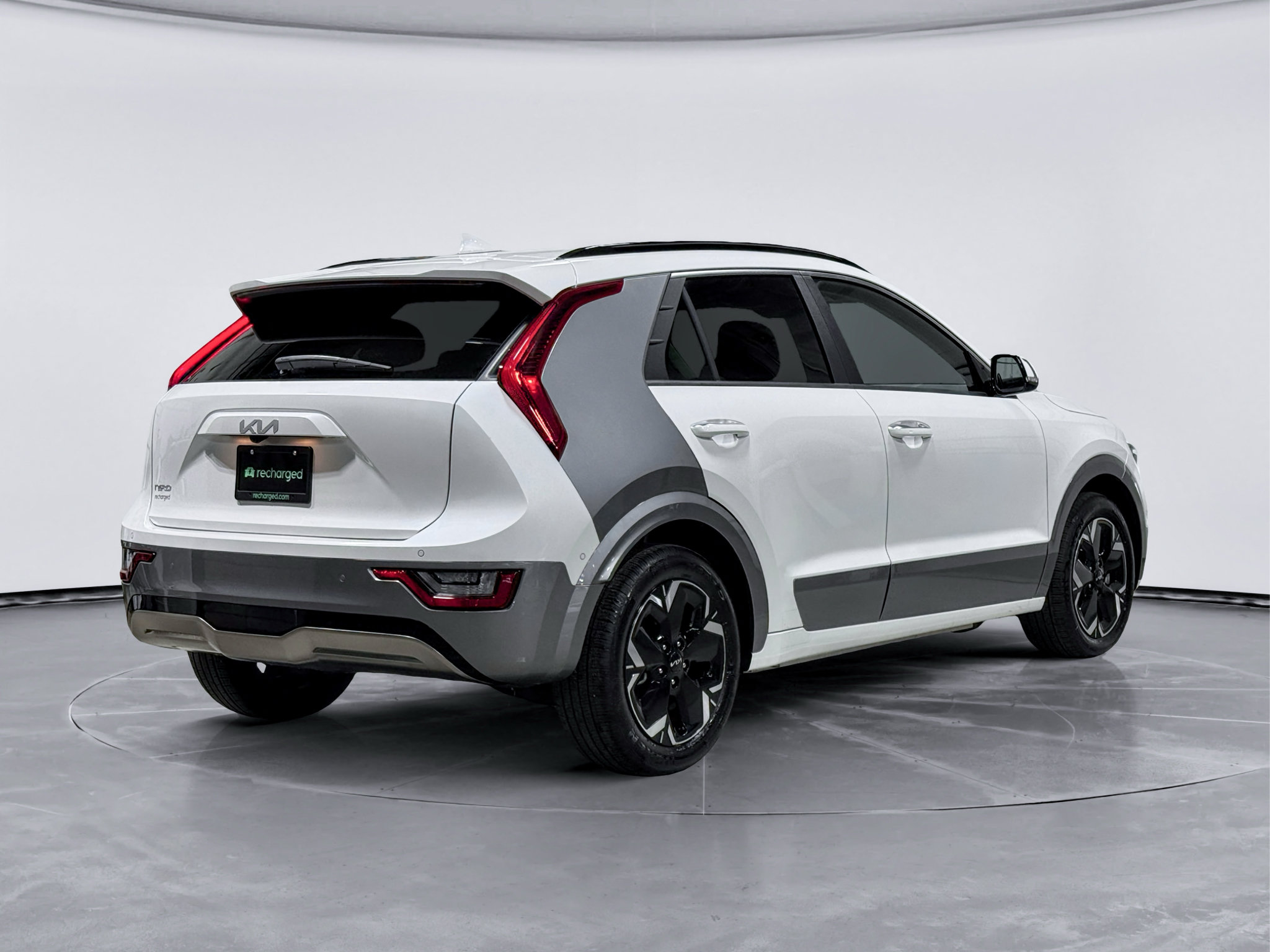 Used 2024 Kia Niro Wave w/ Wave Preserve Package FWD image 3