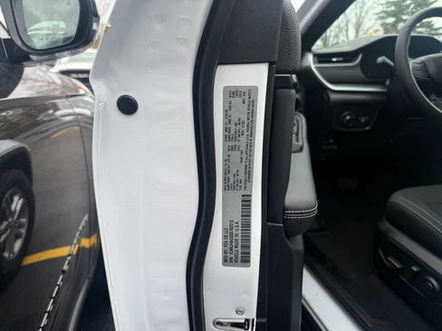 New 2025 Jeep Grand Cherokee Laredo w/ Luxury Tech Group I image 28