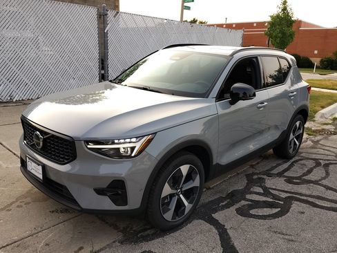 New 2026 Volvo XC40 B5 Plus w/ Protection Package Premier AWD/4WD image 6