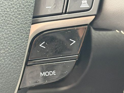 Used 2025 Toyota Camry SE FWD image 27
