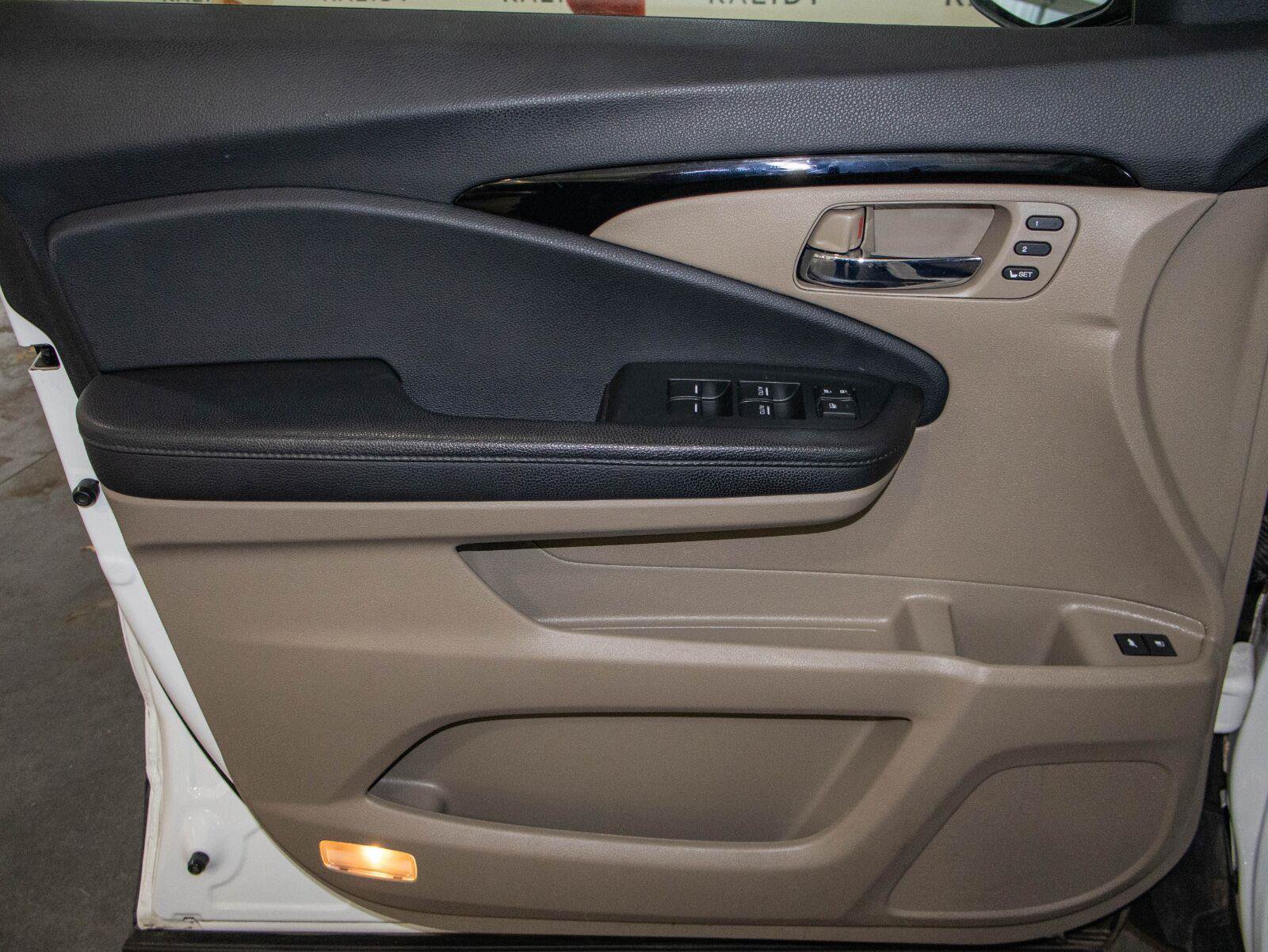 Used 2022 Honda Pilot Touring image 11
