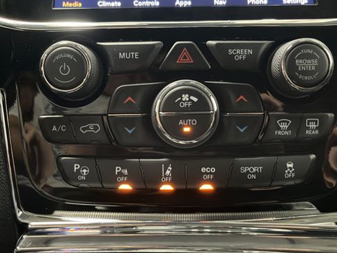 Used 2020 Jeep Grand Cherokee Summit w/ Skid Plate Group AWD/4WD image 18
