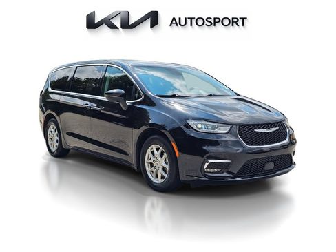 Used 2023 Chrysler Pacifica Touring-L FWD image 12