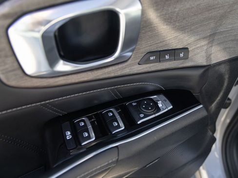 Used 2023 Kia Sorento SX Prestige image 10