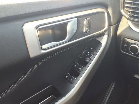 Used 2023 Ford Explorer XLT image 23