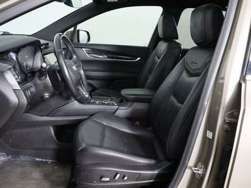 Used 2022 Cadillac XT6 Premium Luxury image 16