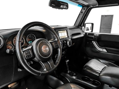 Used 2015 Jeep Wrangler Unlimited Sahara w/ Connectivity Group image 16