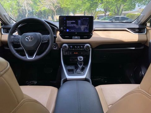 Used 2023 Toyota RAV4 XLE Premium image 19