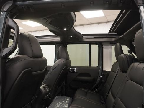 New 2026 Jeep Wrangler Unlimited Sahara AWD/4WD image 18