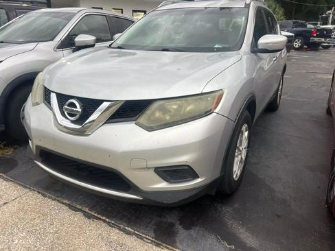 Used 2014 Nissan Rogue SV w/ SV Moonroof Package image 4