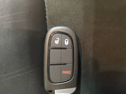 Used 2019 Jeep Cherokee Latitude Plus FWD image 32
