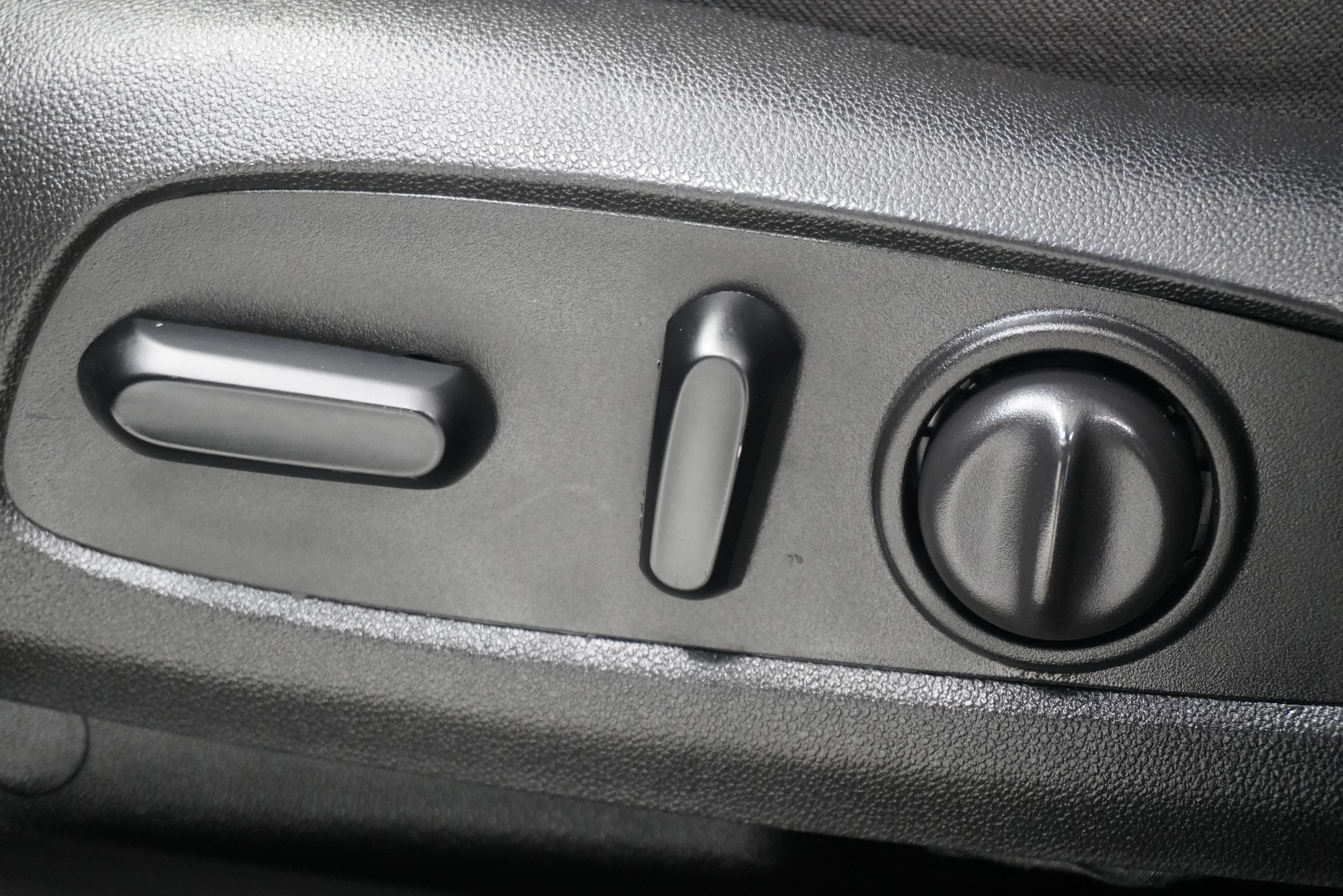 Used 2020 Chevrolet Traverse LT FWD image 16