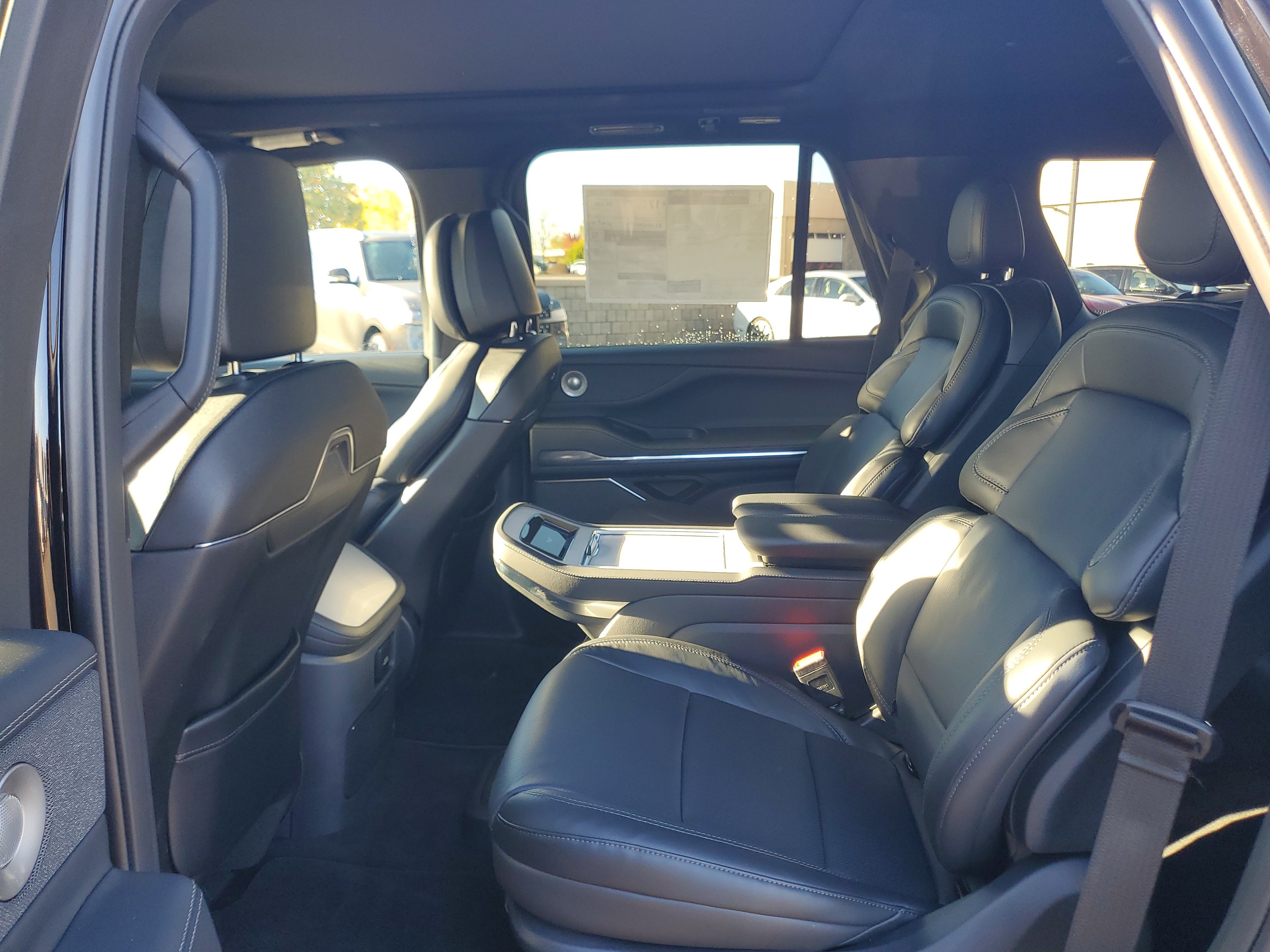 New 2026 Lincoln Navigator Reserve w/ Jet Appearance Package AWD/4WD image 27