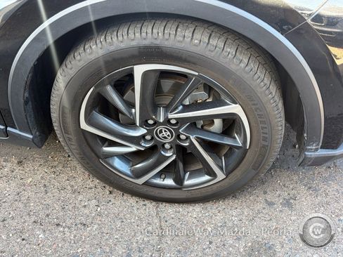 Used 2021 Toyota C-HR Limited image 10