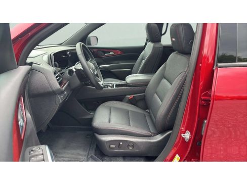 Used 2025 Chevrolet Traverse Z71 w/ LPO, Floor Liner Package AWD/4WD image 12