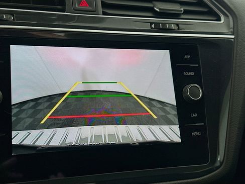 Used 2022 Volkswagen Tiguan SE image 22