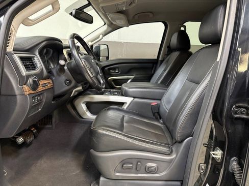 Used 2018 Nissan Titan SL w/ Chrome Package image 13