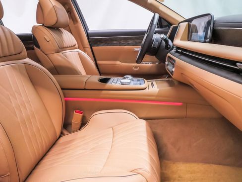 Certified 2025 Genesis G90 3.5T image 16