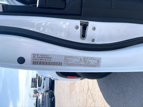Used 2023 Jeep Wagoneer L Series II AWD/4WD image 5