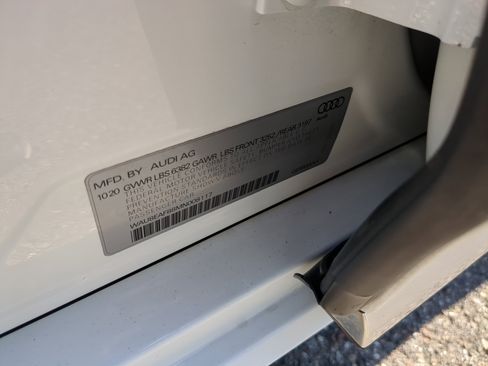 Used 2021 Audi A8 L 4.0T w/ Executive Plus Package image 28