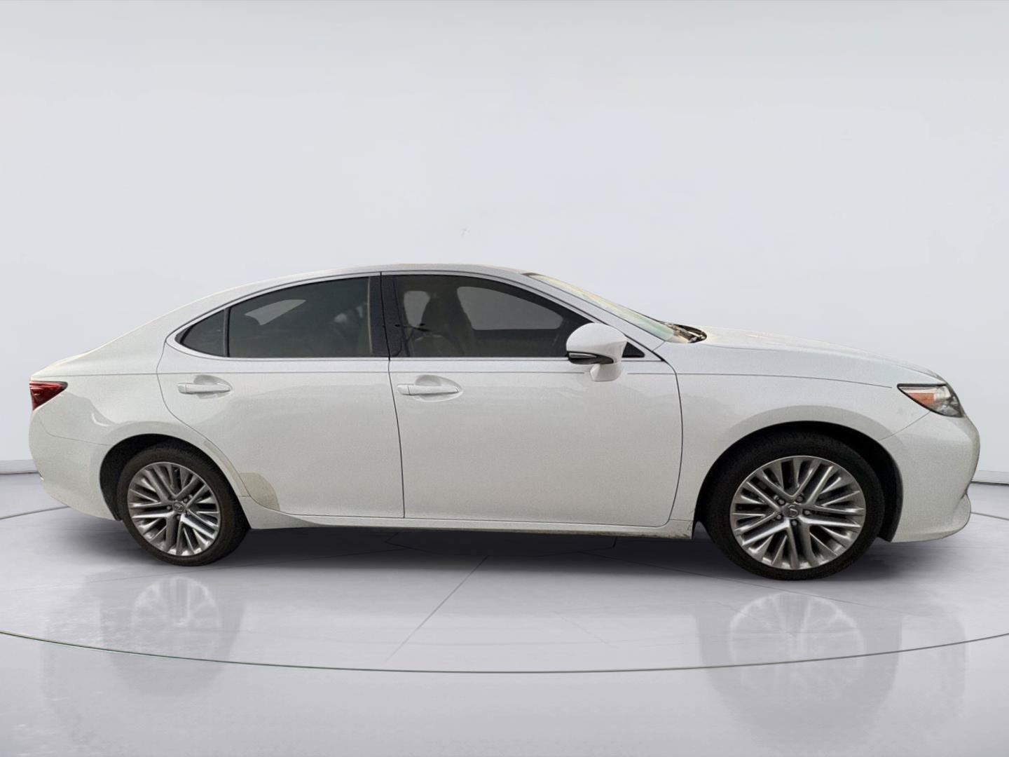 Used 2013 Lexus ES 350 w/ Luxury Pkg FWD image 2