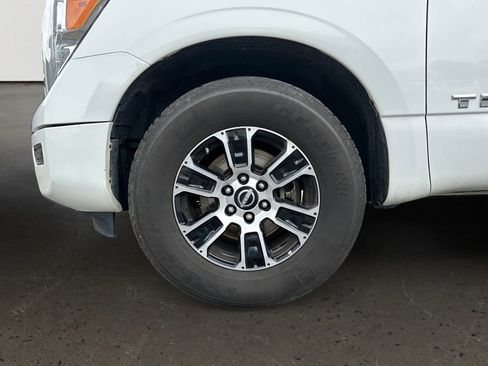 Used 2023 Nissan Titan SV image 10
