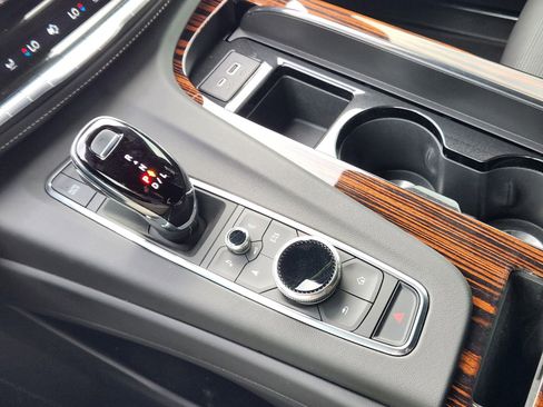 Certified 2023 Cadillac Escalade ESV Premium Luxury AWD/4WD image 18