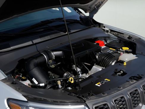 Used 2024 Jeep Compass Trailhawk image 10