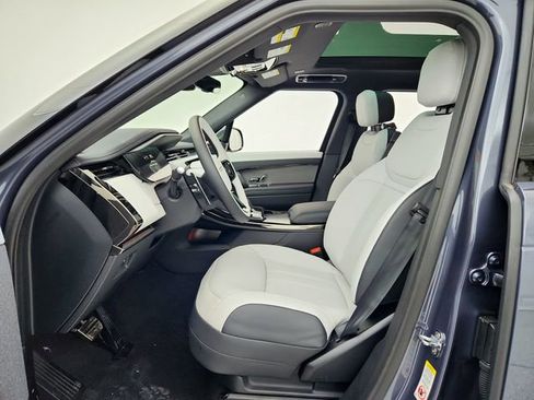 New 2025 Land Rover Range Rover Sport Dynamic SE image 17