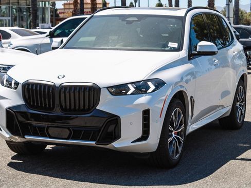 Certified 2024 BMW X5 xDrive40i w/ M Sport Package AWD/4WD image 3