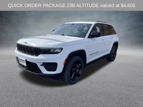 Used 2023 Jeep Grand Cherokee Altitude AWD/4WD image 3
