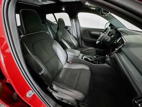 Used 2021 Volvo XC40 T5 R-Design w/ Protection Package Premier image 31