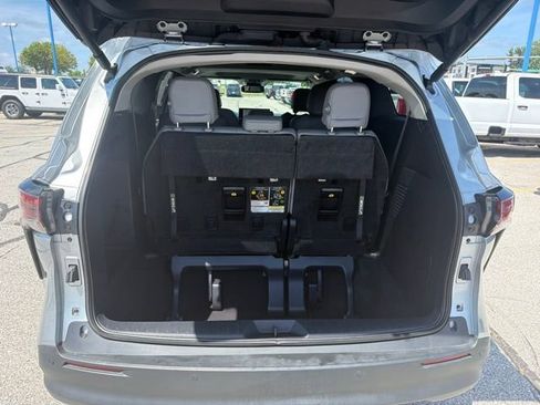 Used 2025 Toyota Sienna XLE FWD image 15