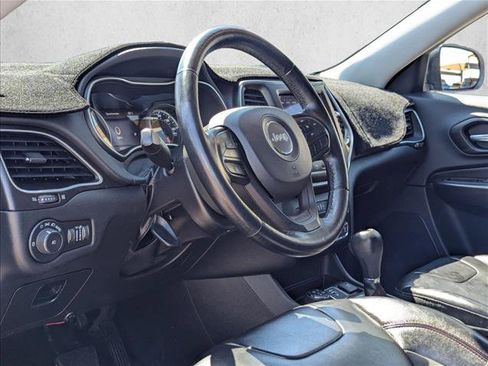 Used 2020 Jeep Cherokee Trailhawk w/ Cold Weather Group AWD/4WD image 10