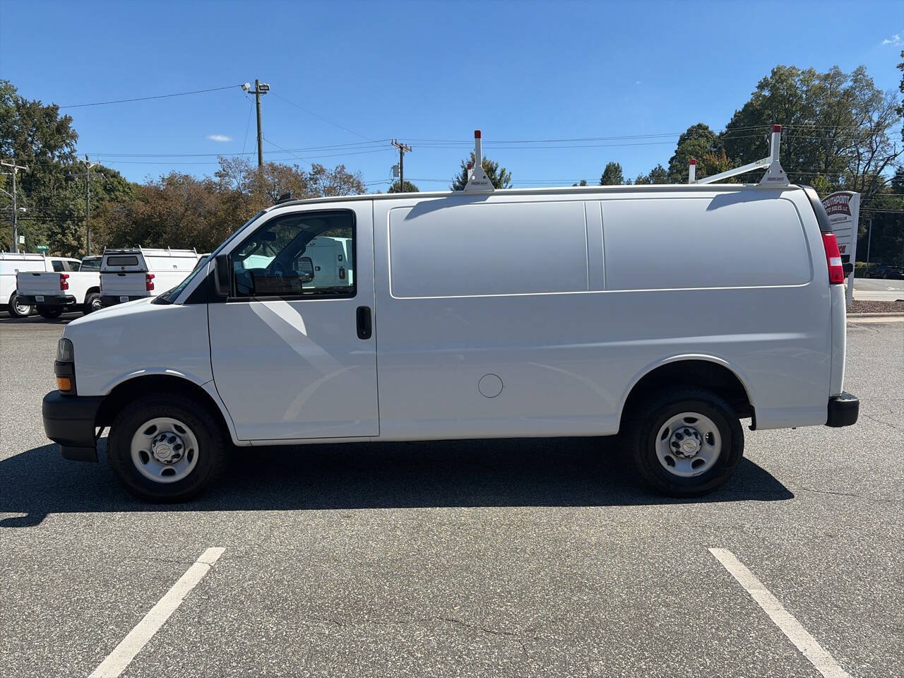 Used 2022 Chevrolet Express 2500 w/ Driver Convenience Package RWD image 6