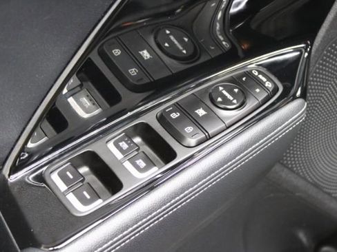 Used 2017 Kia Niro EX image 10