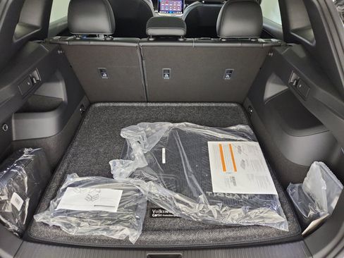 New 2025 Volkswagen Tiguan SE R-Line image 32