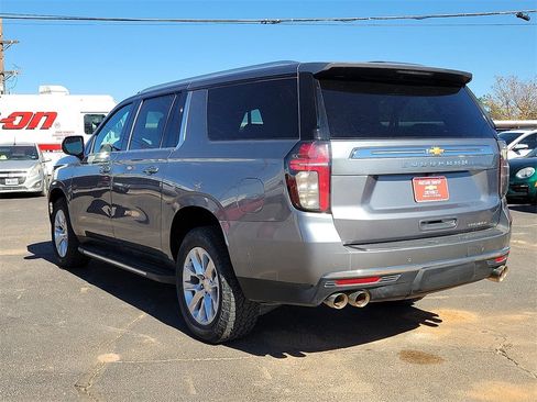 Used 2022 Chevrolet Suburban Premier image 3