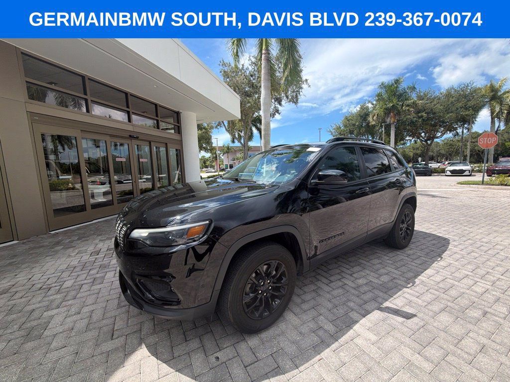 Used 2023 Jeep Cherokee Altitude Lux AWD/4WD image 2