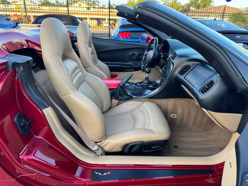 Used 2000 Chevrolet Corvette Convertible w/ Memory Pkg RWD image 20