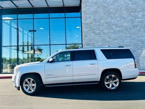 Used 2020 GMC Yukon XL Denali w/ Open Road Package AWD/4WD image 5