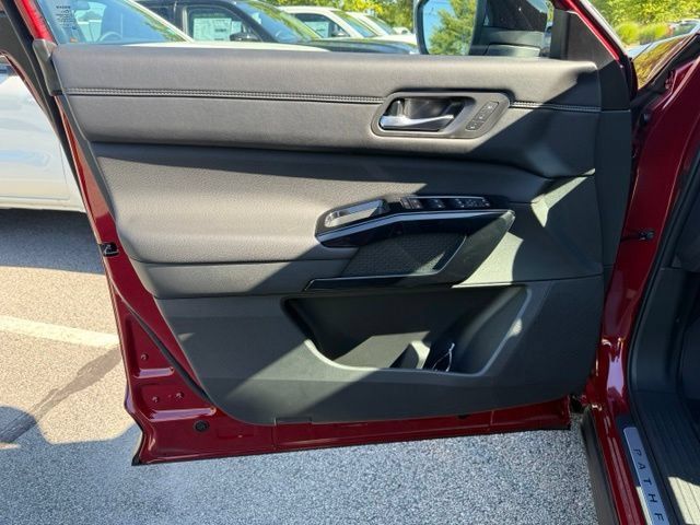 New 2026 Nissan Pathfinder Platinum AWD/4WD image 16