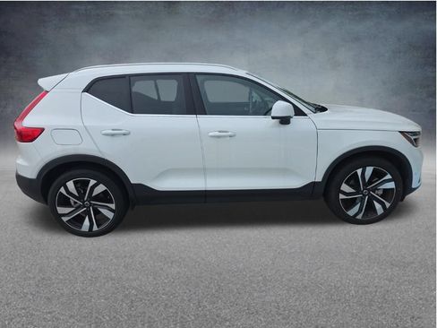 Used 2023 Volvo XC40 B5 Plus w/ Driver Assist Package AWD/4WD image 6