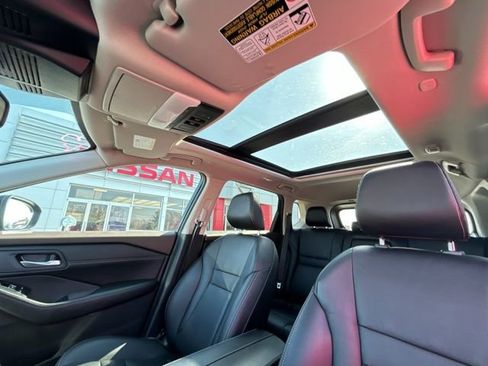 Used 2023 Nissan Rogue SL image 40