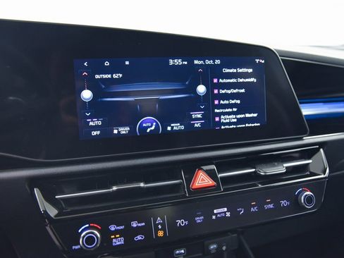 Used 2023 Kia Niro EX image 23