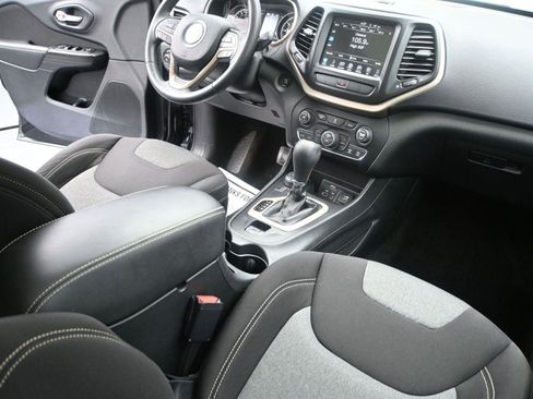 Used 2014 Jeep Cherokee Altitude w/ Comfort/Convenience Group image 19