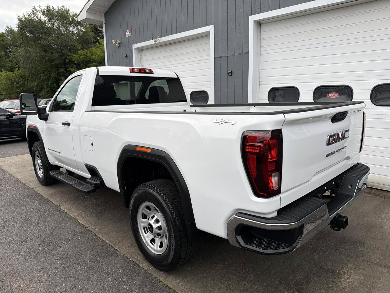 Used 2024 GMC Sierra 3500 Pro w/ Convenience Package AWD/4WD image 6