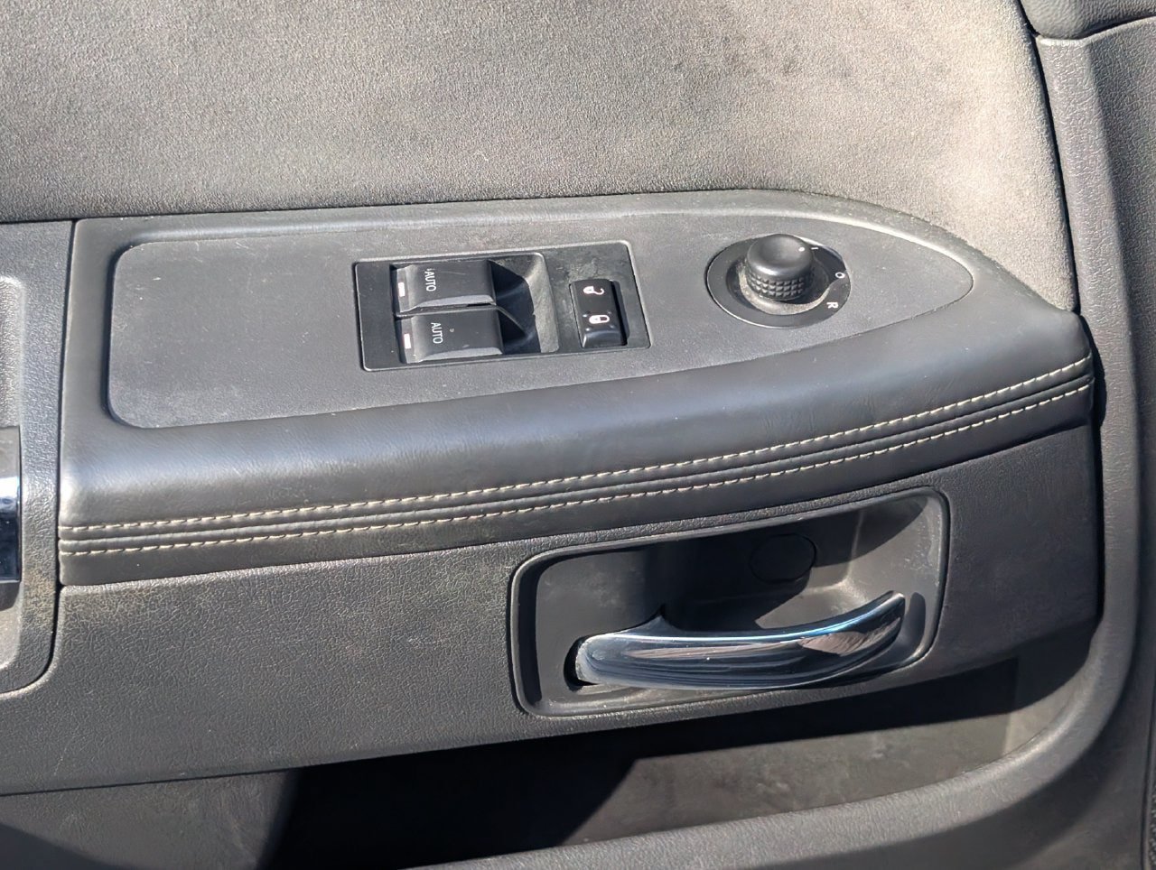 Used 2009 Dodge Challenger SRT8 w/ SRT Option Group II RWD image 25